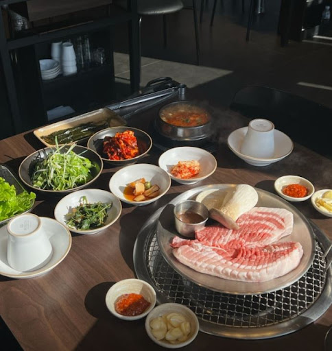 고기왕 하귀애월점, 애월 흑돼지 원육 선별과 숙성 과정 안내